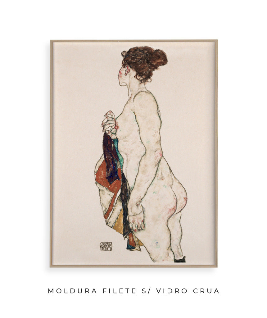 Menina Nua de Pé com Tecido