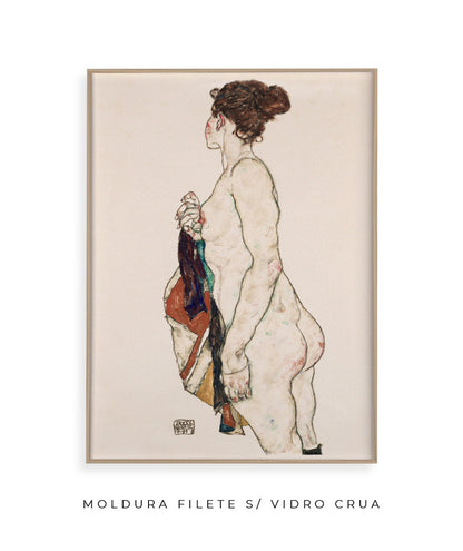 Menina Nua de Pé com Tecido